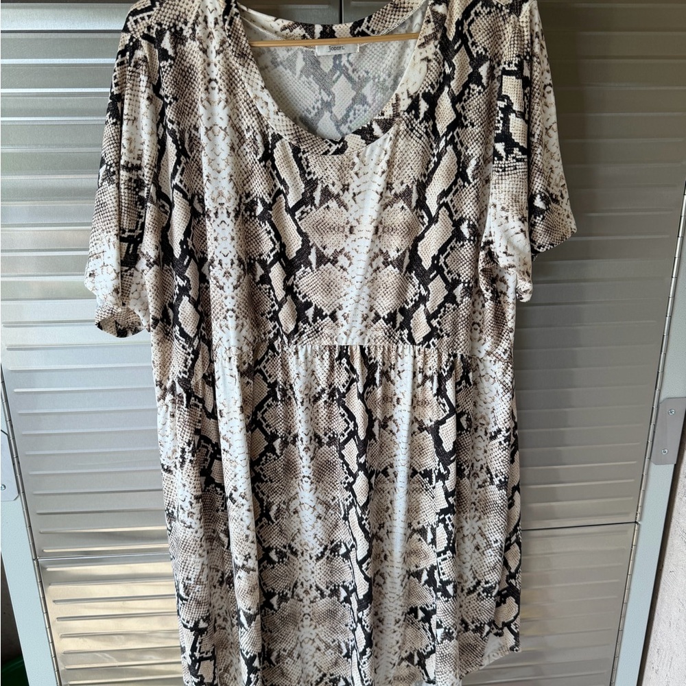 JODIFL Beige and Black Snake Print Short Sleeve Dress